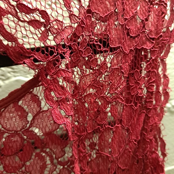 Beautiful red lace dress - Picture 4 of 5